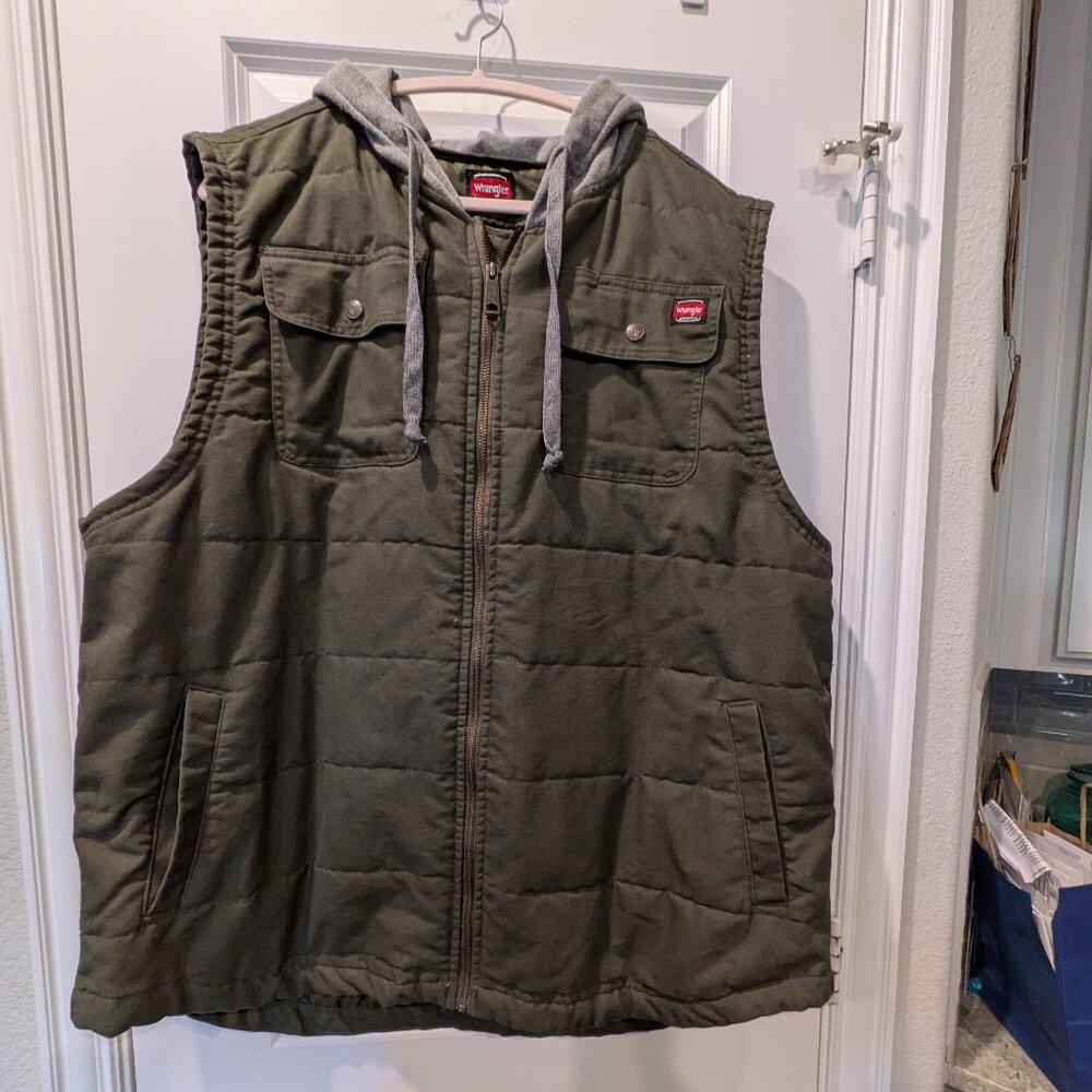Wrangler Workwear Men's Quilted Lined Hooded Duck Work Vest in green big & tall
